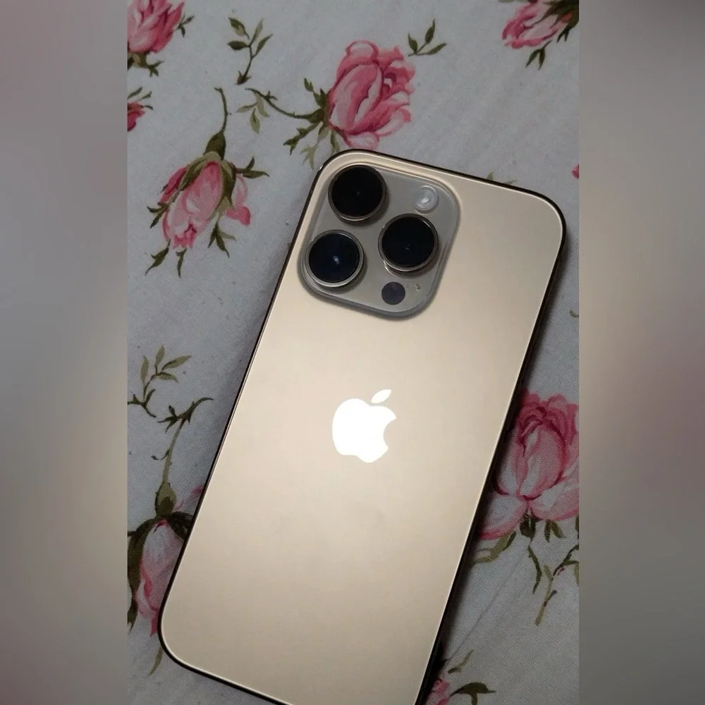 14 Pro Apple iPhone in Elegant Gold